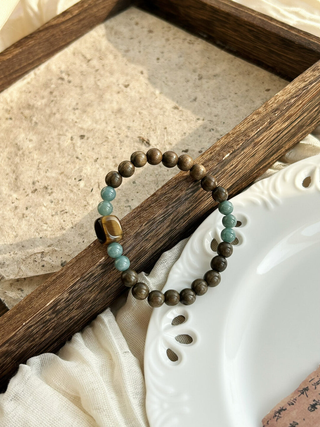 蓝雨｜原创设计新中式设计蓝水翡翠黄虎眼阴沉木串珠手链