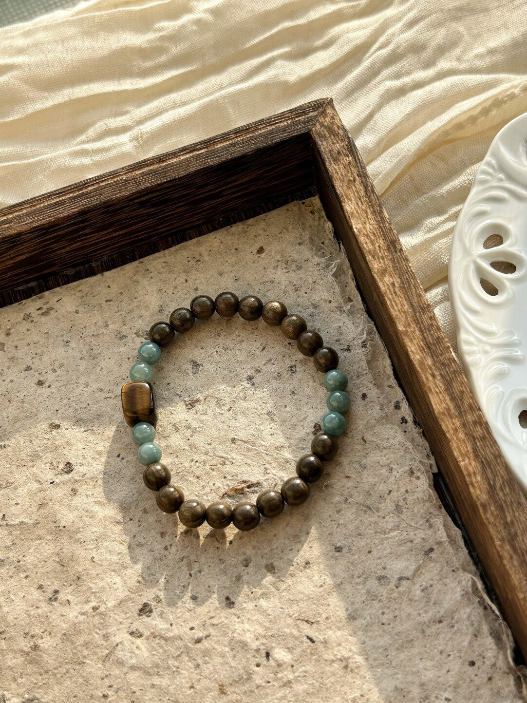 蓝雨｜原创设计新中式设计蓝水翡翠黄虎眼阴沉木串珠手链