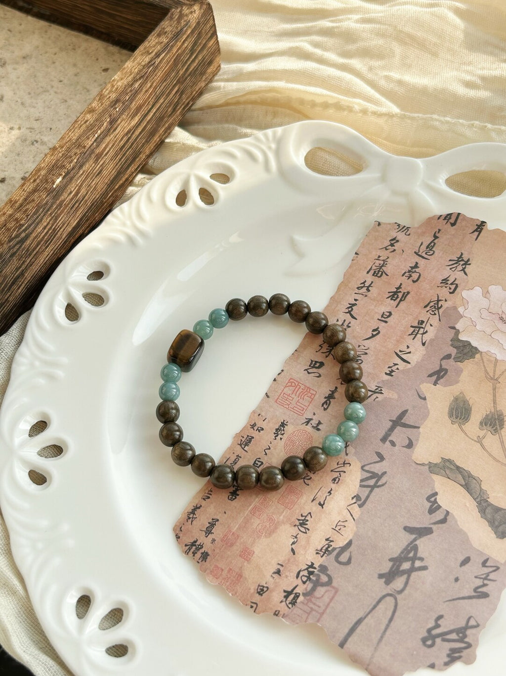 蓝雨｜原创设计新中式设计蓝水翡翠黄虎眼阴沉木串珠手链