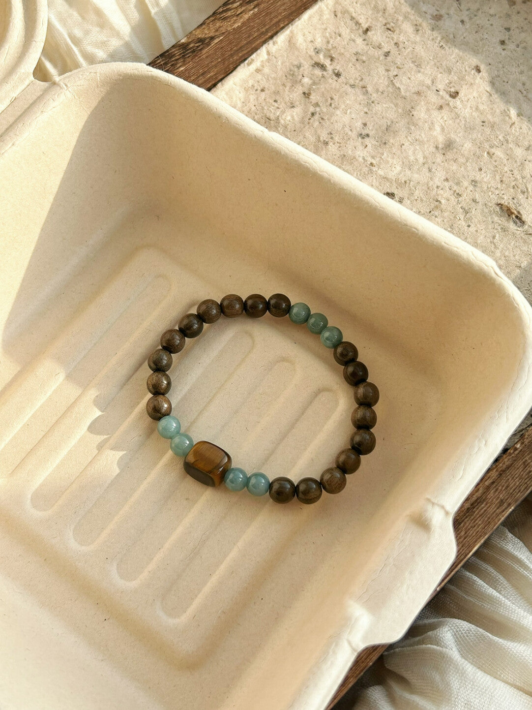 蓝雨｜原创设计新中式设计蓝水翡翠黄虎眼阴沉木串珠手链