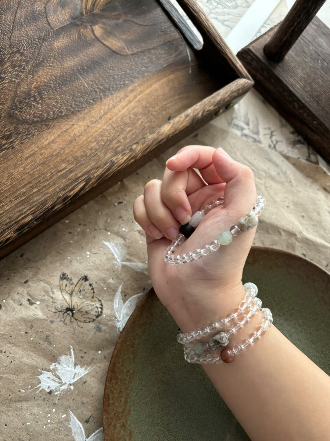 【云关雪栈】｜原创白水晶灰玛瑙天然白玉绿草石降真香手串