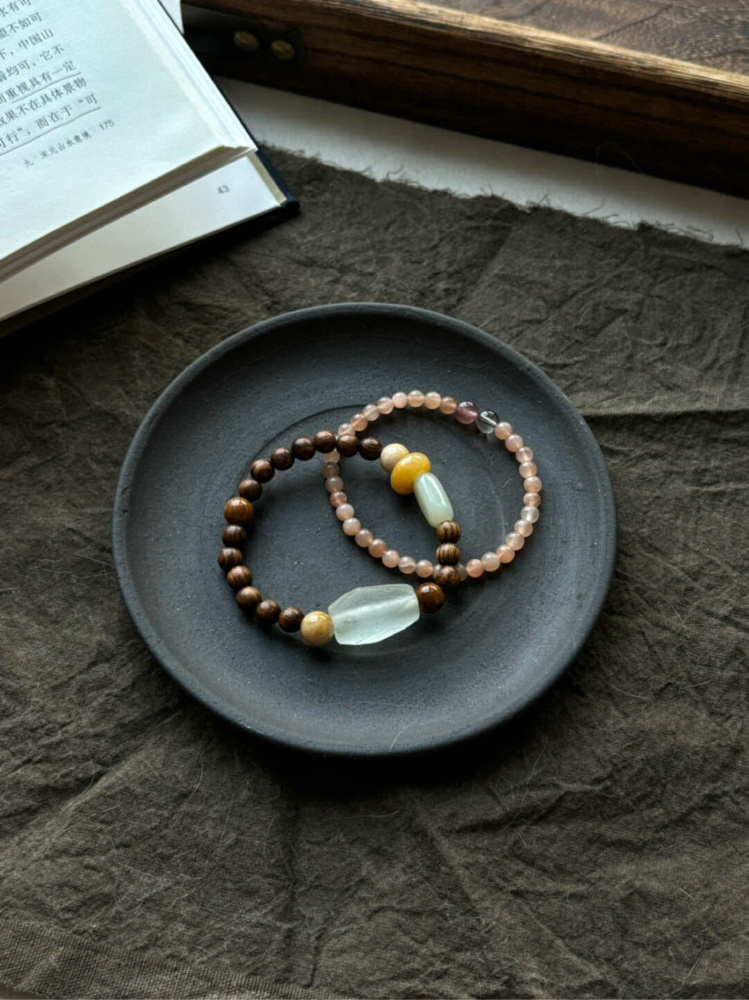 桔青 晚荷｜原创天然石金丝檀木太阳石老琉璃手串