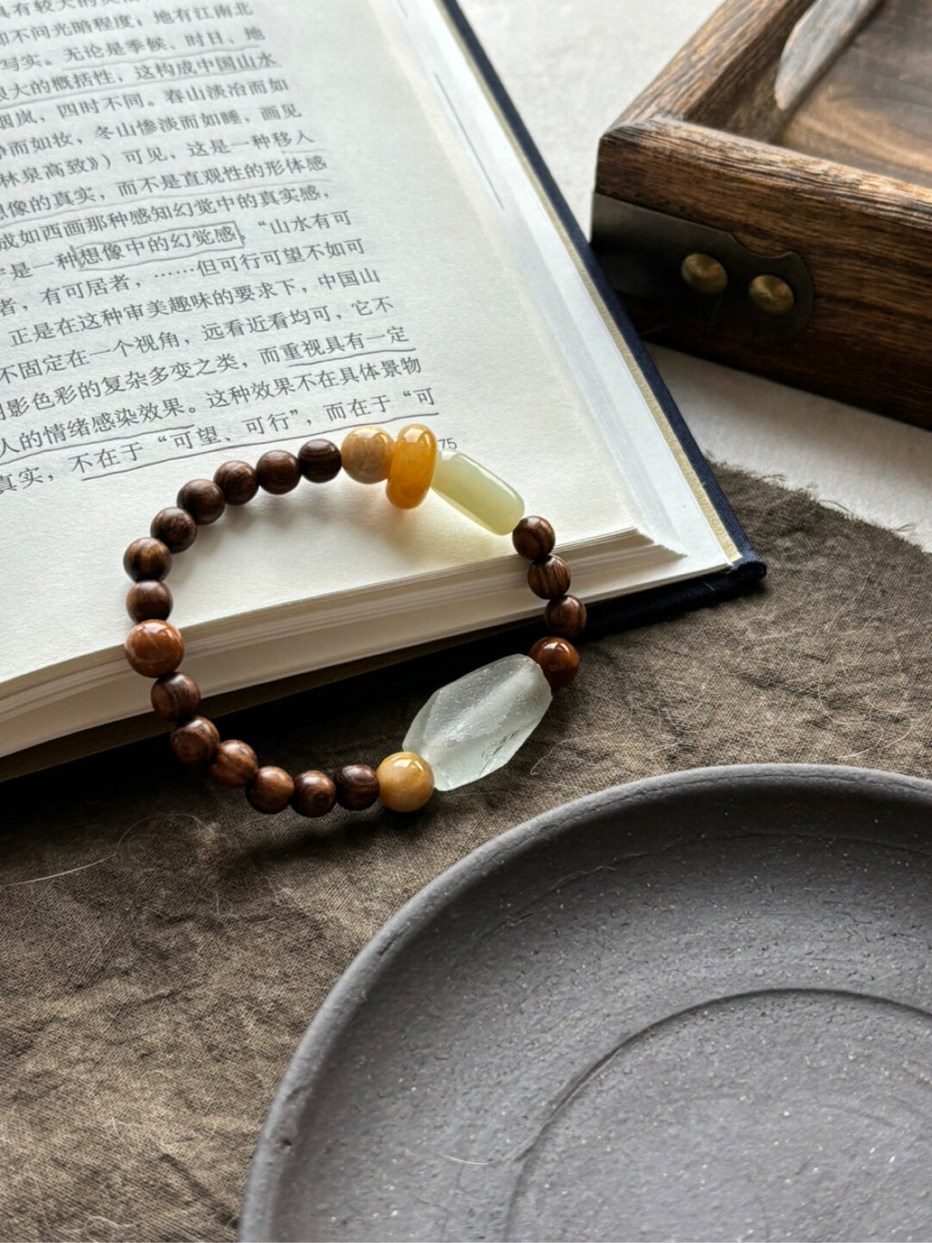 桔青 晚荷｜原创天然石金丝檀木太阳石老琉璃手串