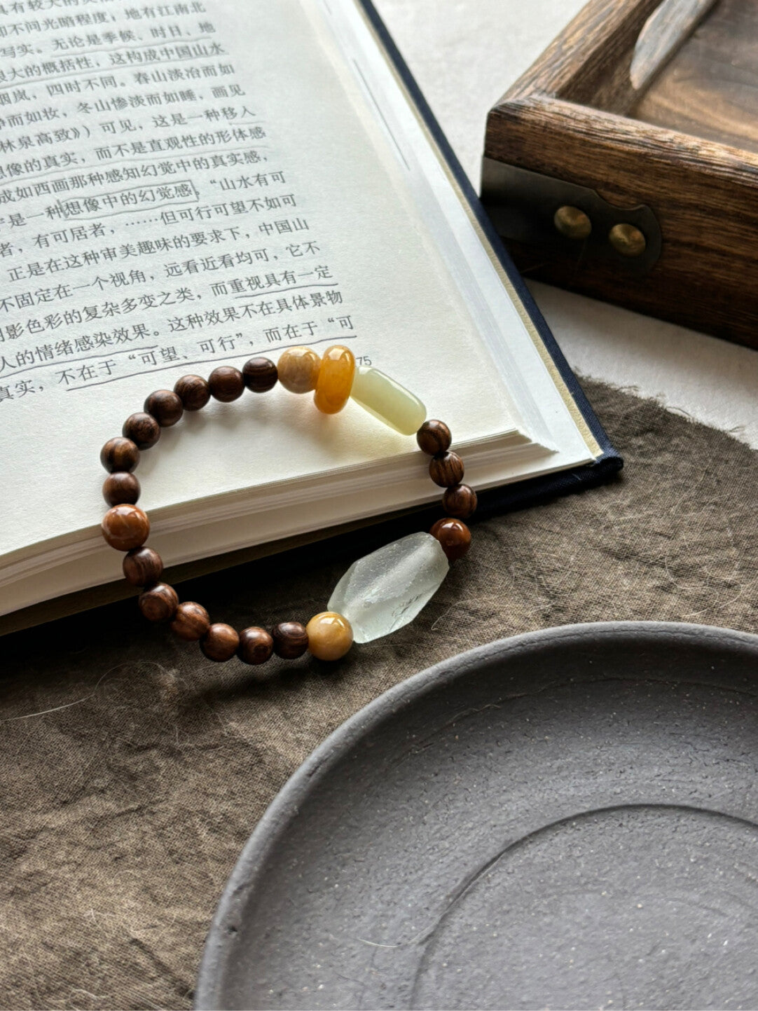 桔青 晚荷｜原创天然石金丝檀木太阳石老琉璃手串