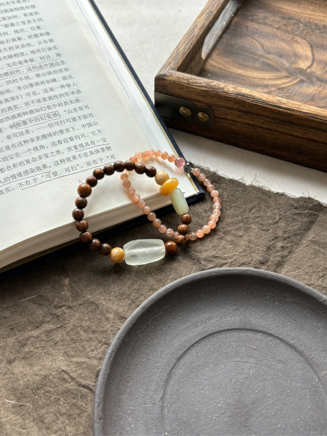 桔青 晚荷｜原创天然石金丝檀木太阳石老琉璃手串