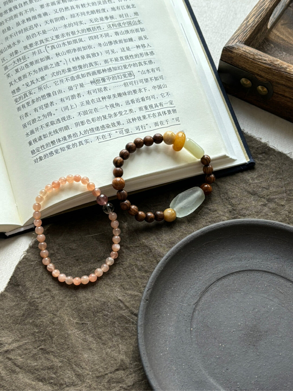 桔青 晚荷｜原创天然石金丝檀木太阳石老琉璃手串