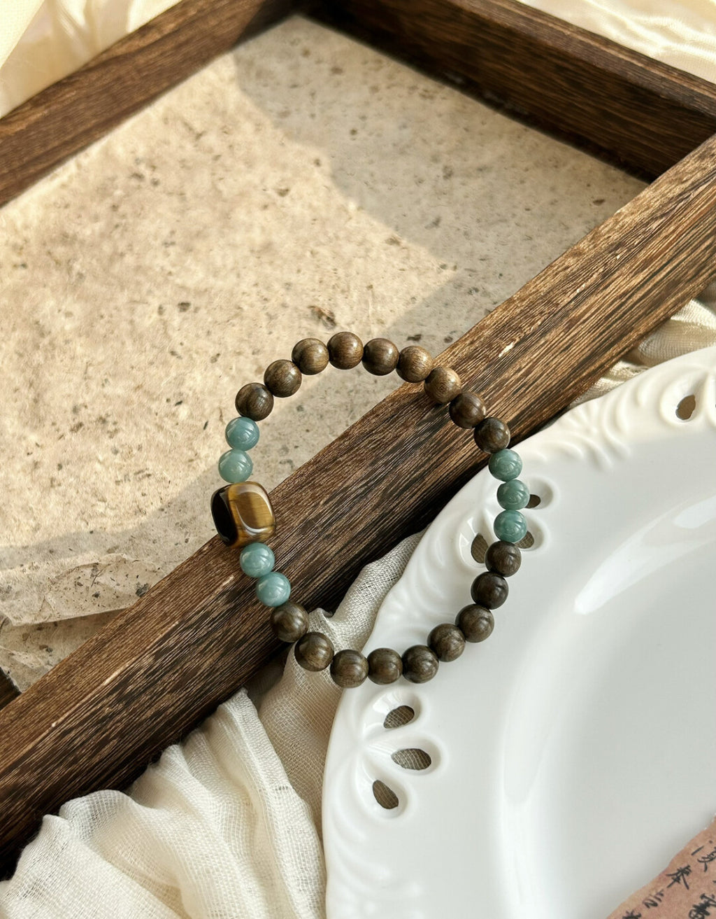 蓝雨｜原创设计新中式设计蓝水翡翠黄虎眼阴沉木串珠手链